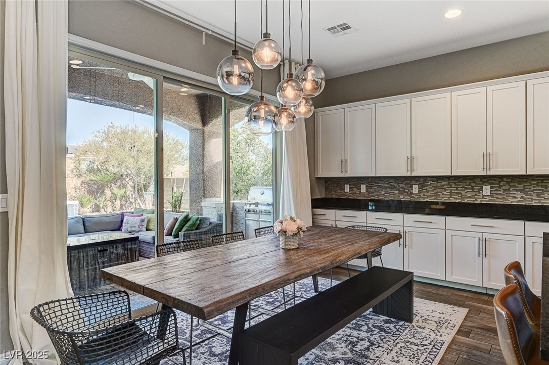 8864 Sherborne Gate Avenue