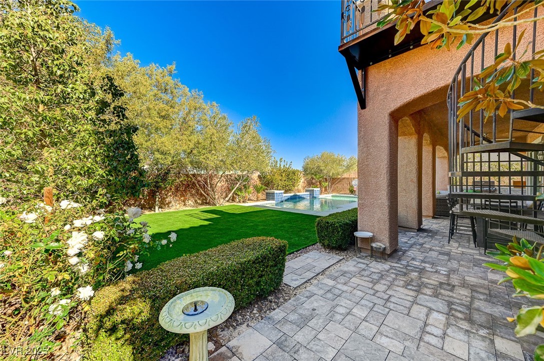 8864 Sherborne Gate Avenue