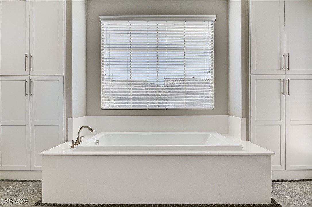 8864 Sherborne Gate Avenue