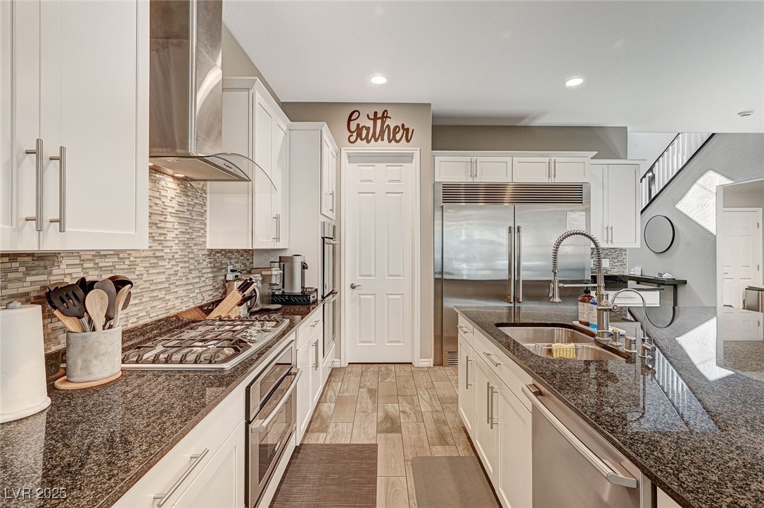 8864 Sherborne Gate Avenue