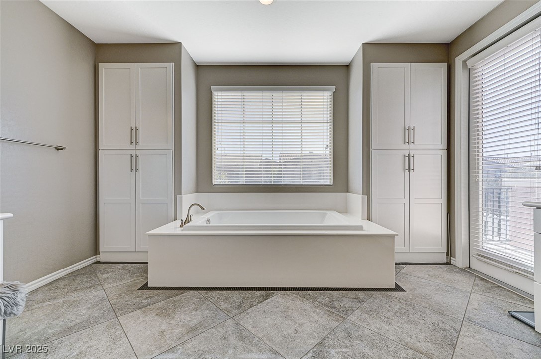 8864 Sherborne Gate Avenue