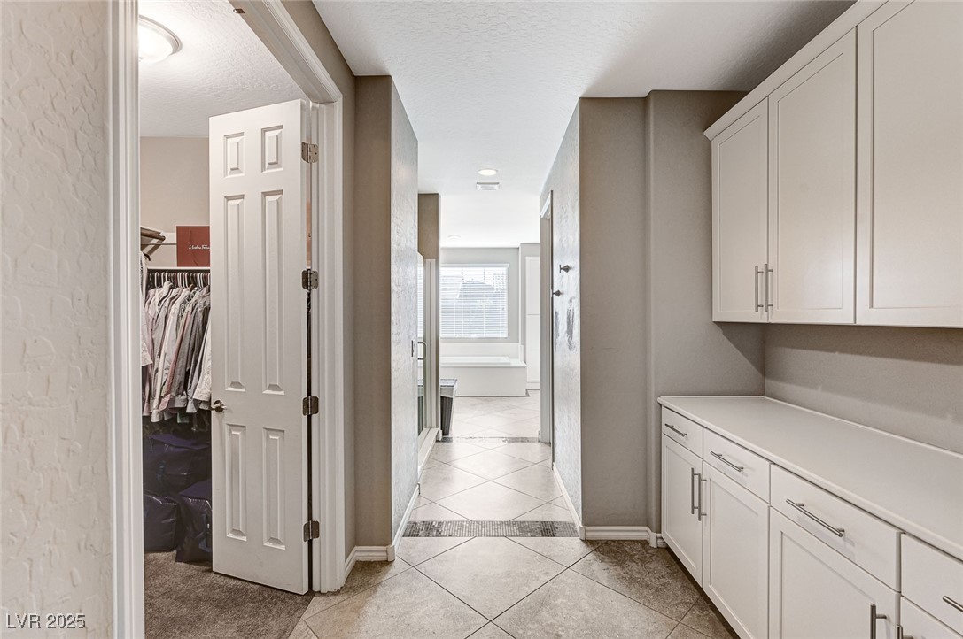 8864 Sherborne Gate Avenue