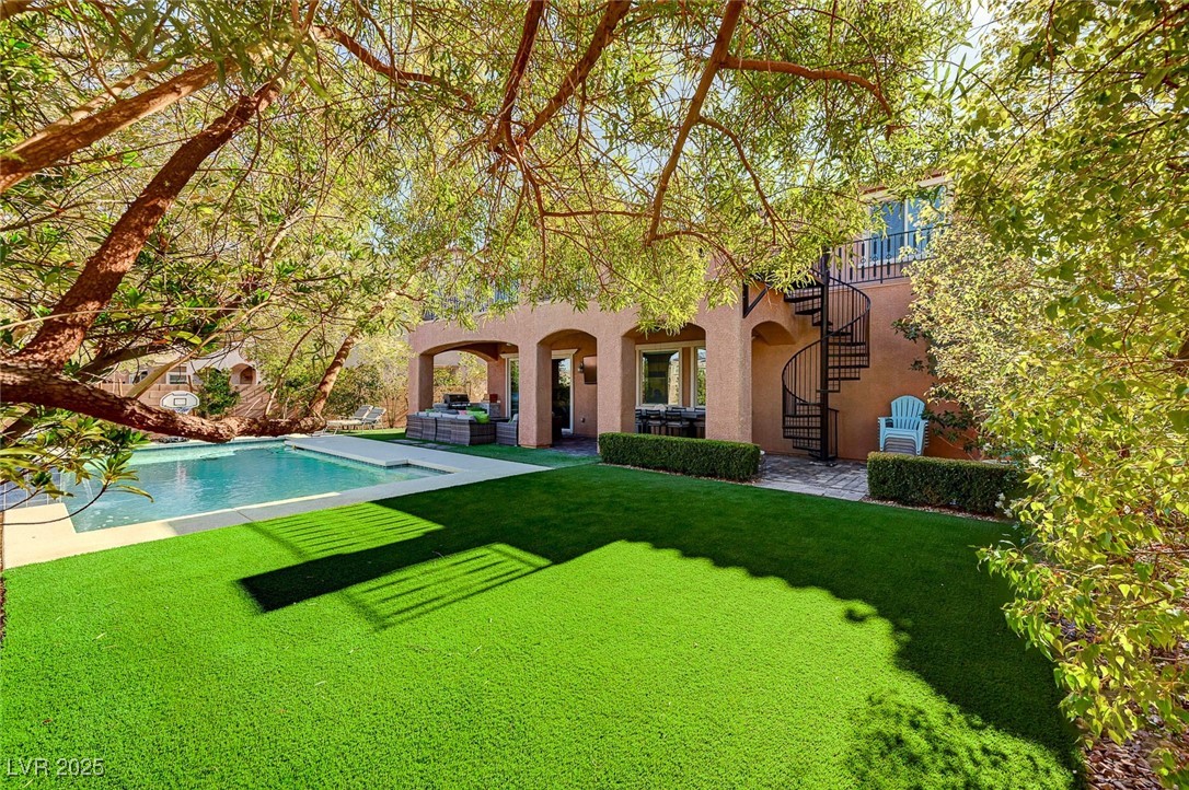 8864 Sherborne Gate Avenue