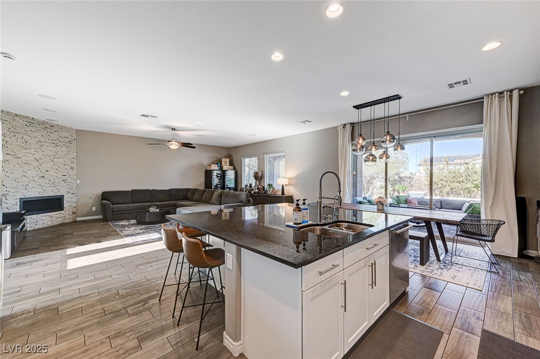 8864 Sherborne Gate Avenue