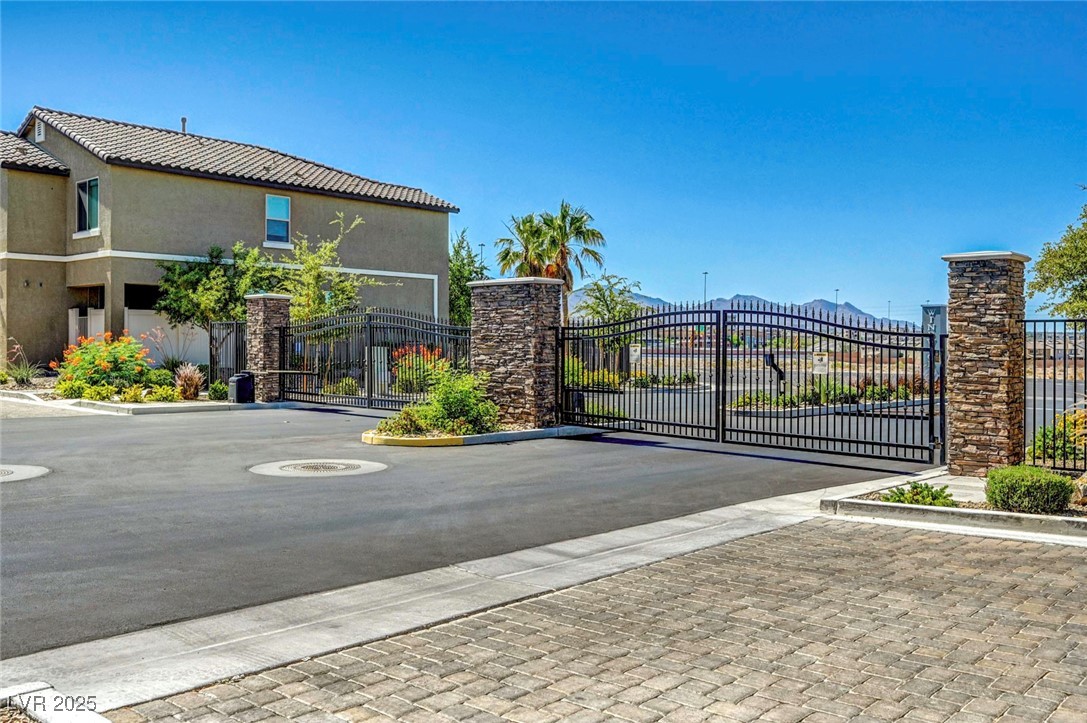 8864 Sherborne Gate Avenue