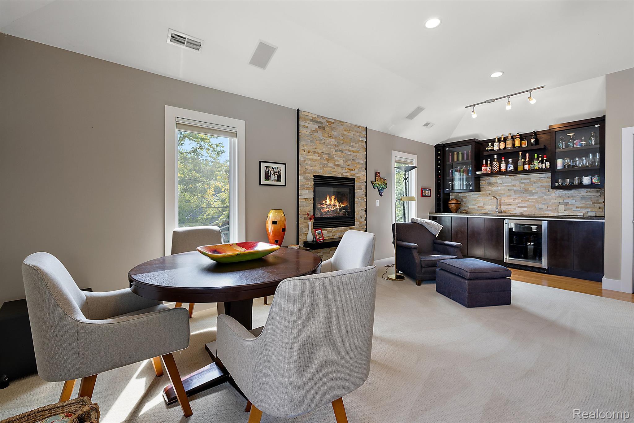 1699 Maryland Boulevard