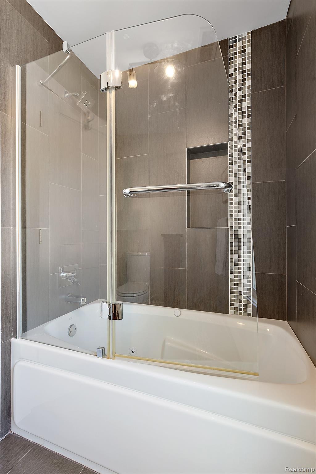 1699 Maryland Boulevard