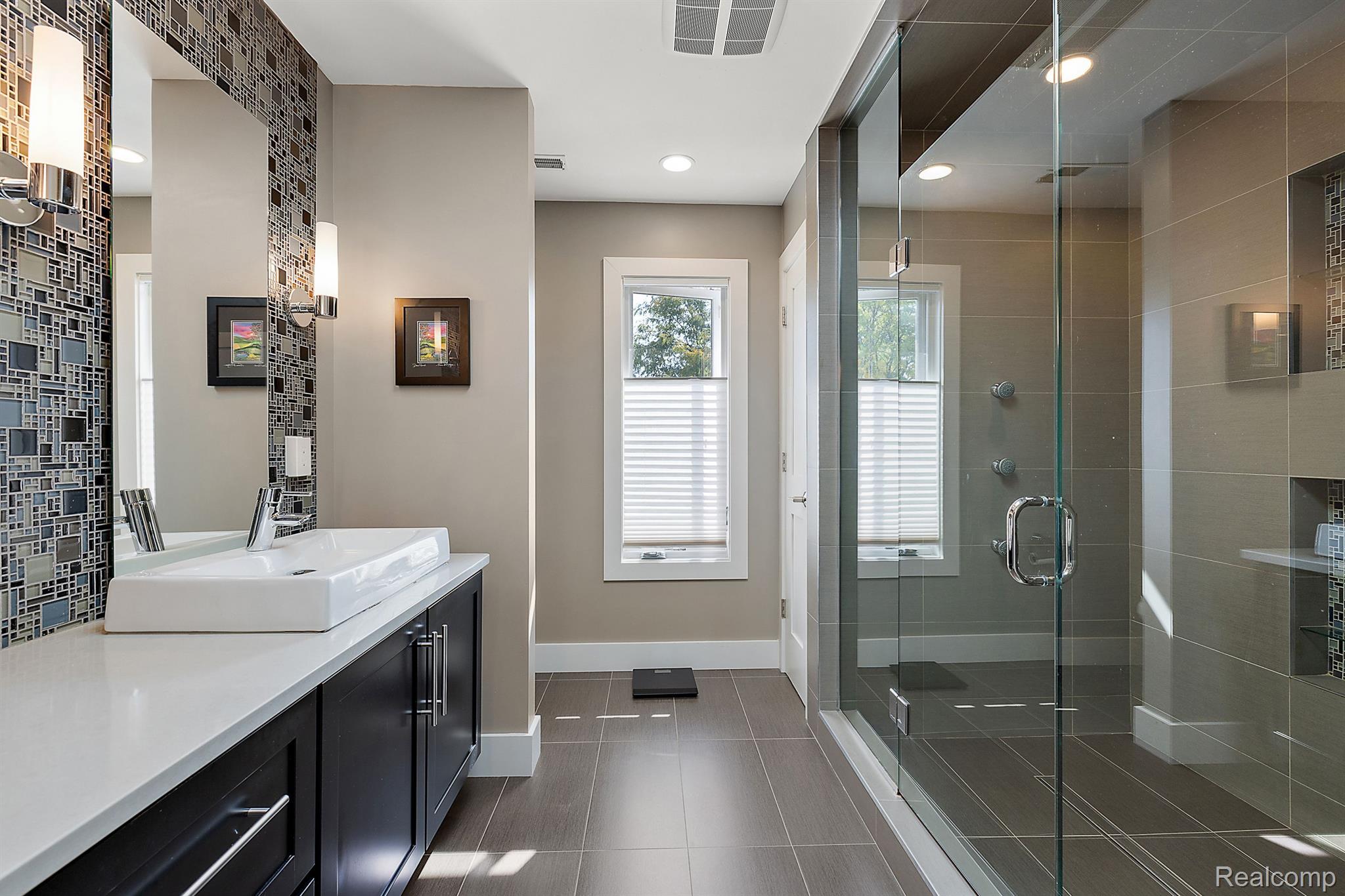 1699 Maryland Boulevard