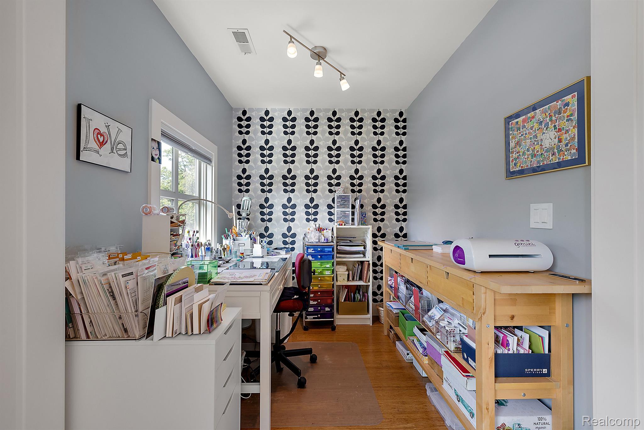 1699 Maryland Boulevard