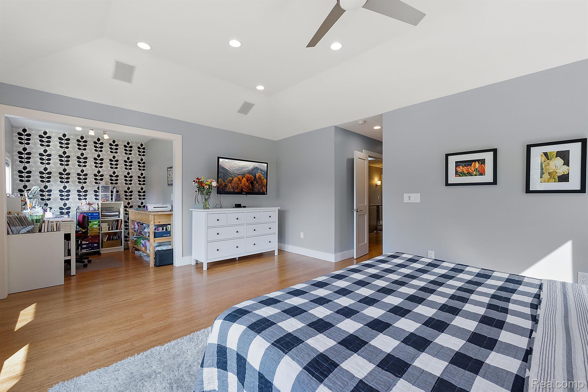 1699 Maryland Boulevard