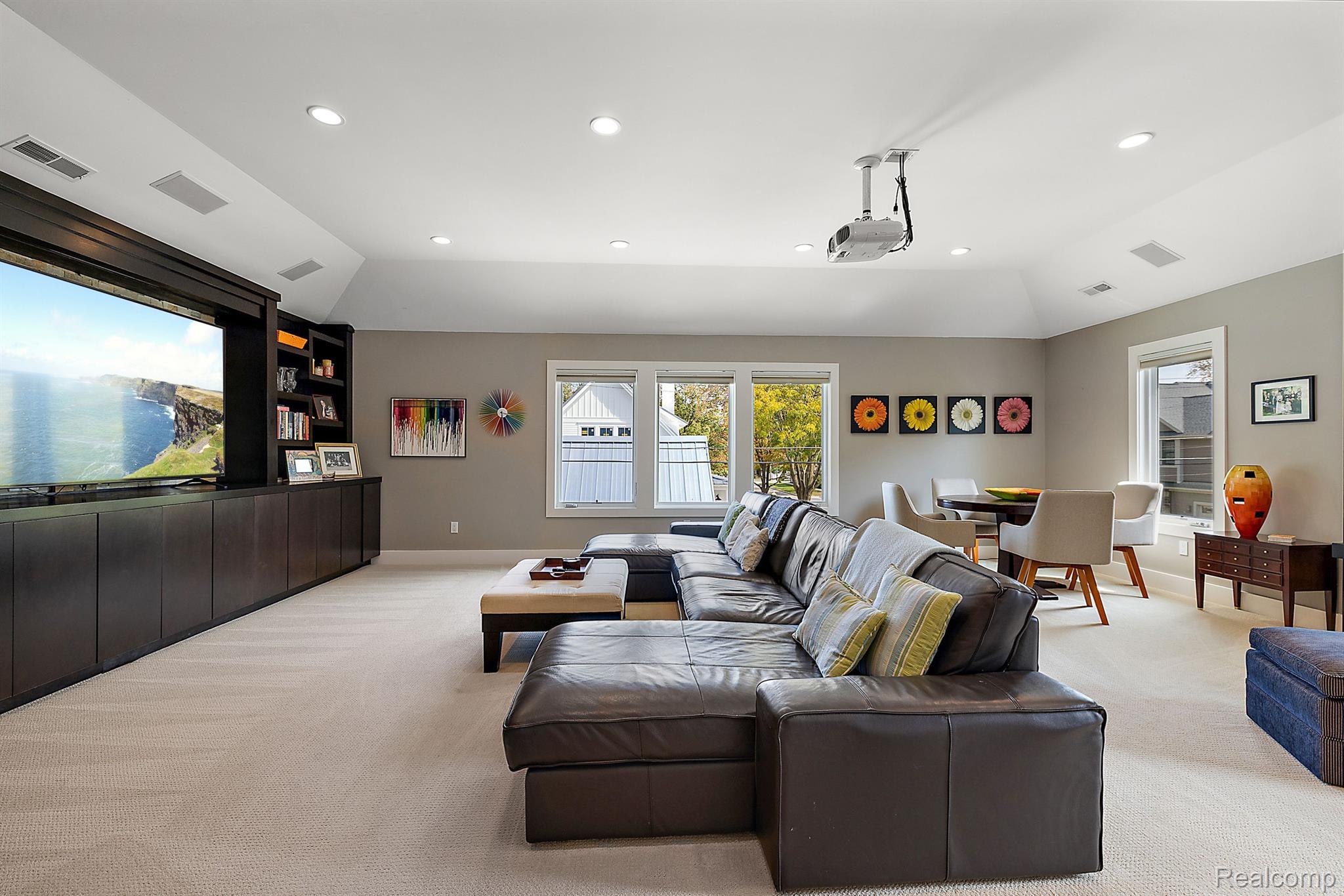 1699 Maryland Boulevard