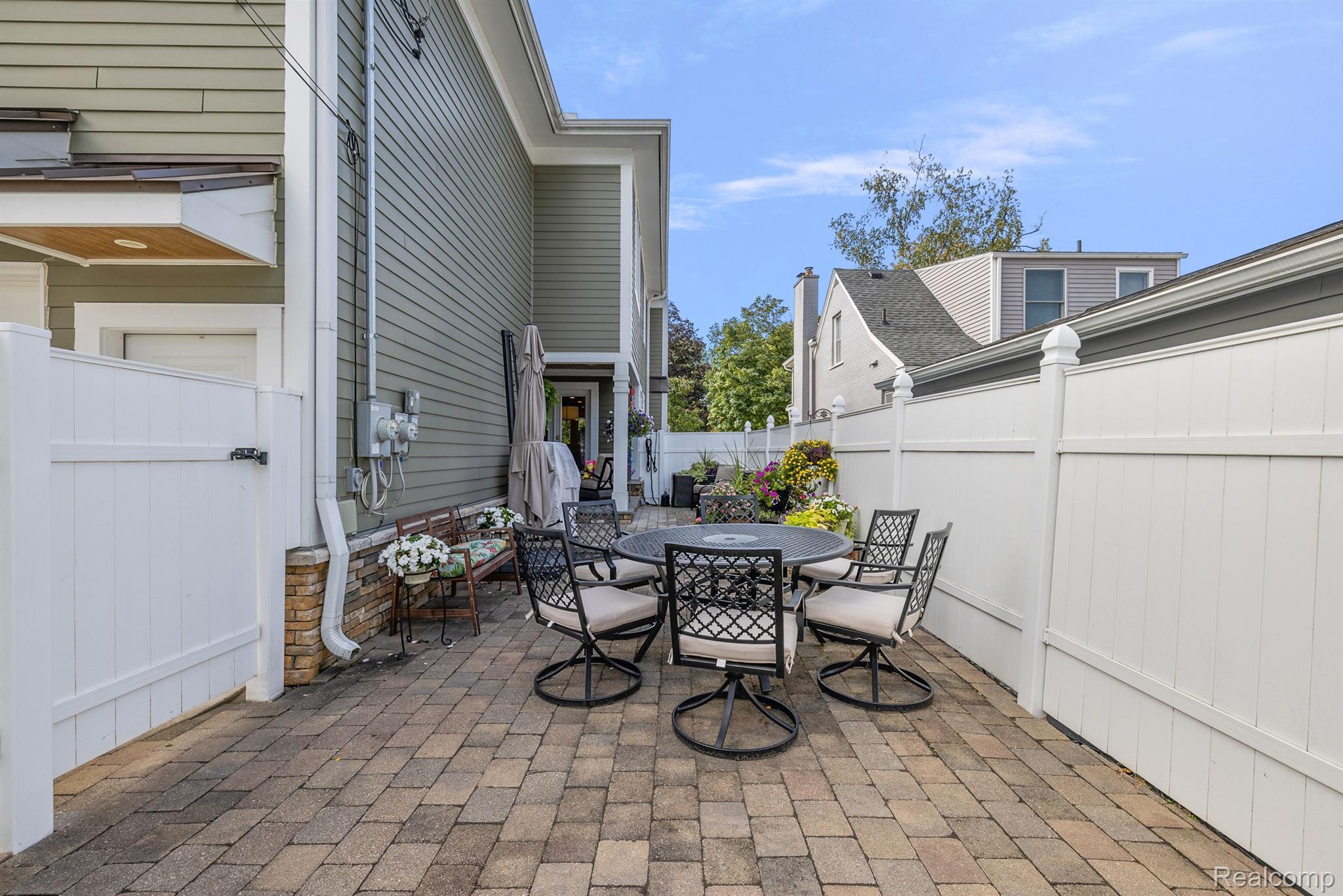 1699 Maryland Boulevard