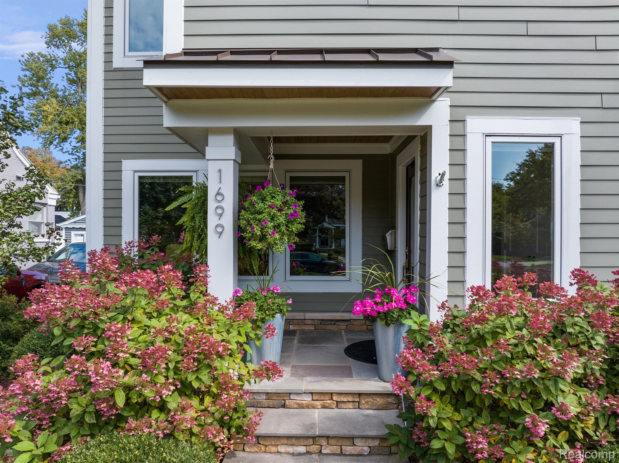 1699 Maryland Boulevard