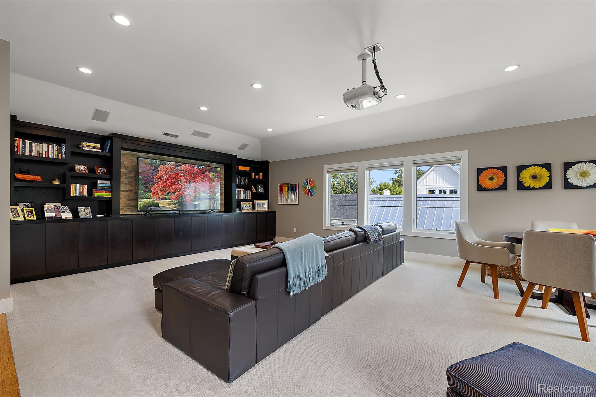 1699 Maryland Boulevard