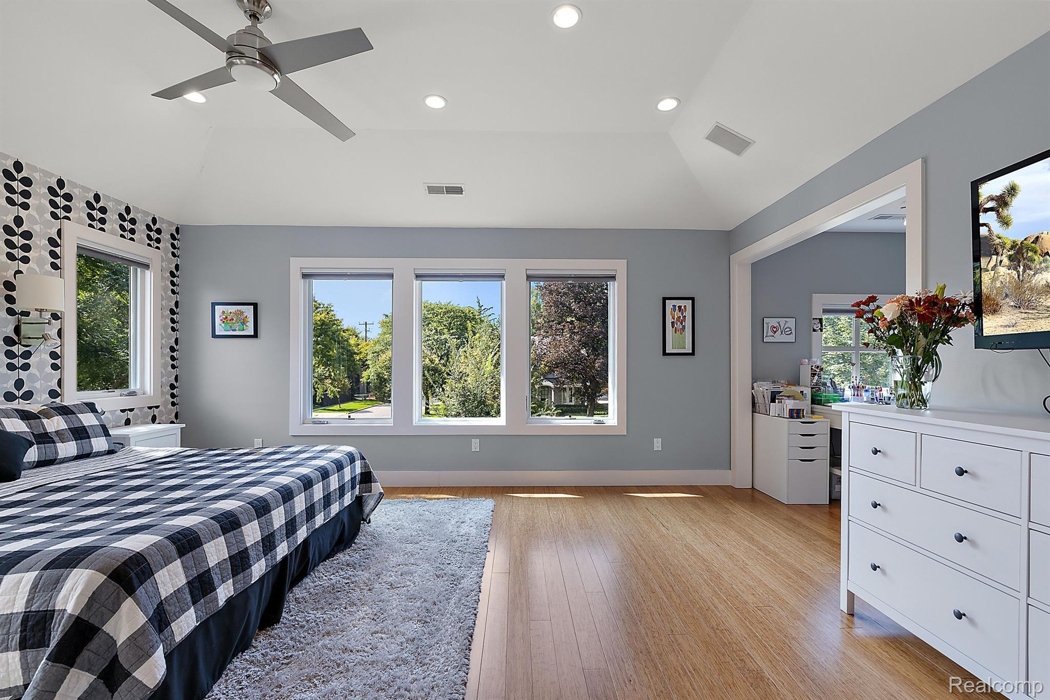 1699 Maryland Boulevard