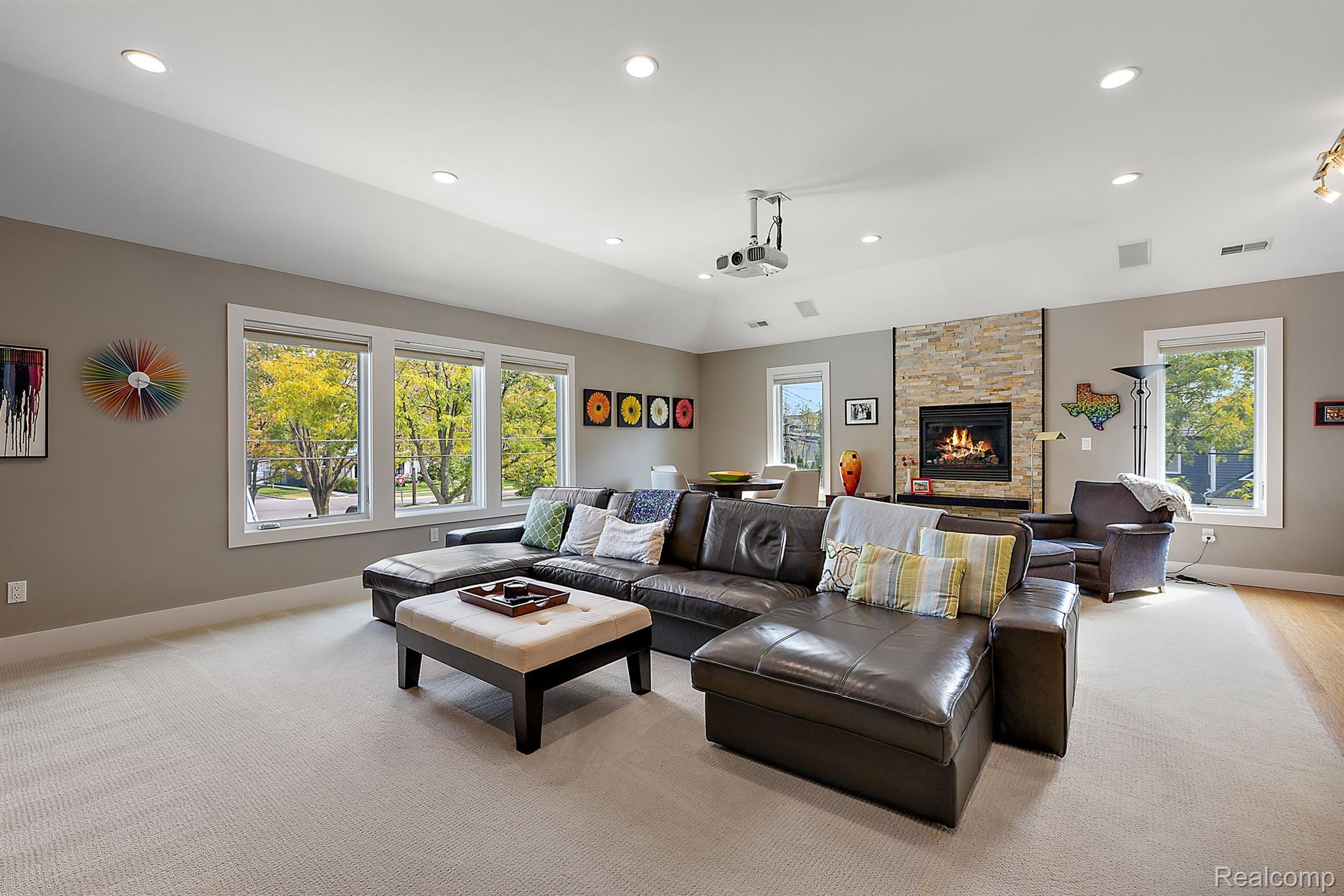 1699 Maryland Boulevard