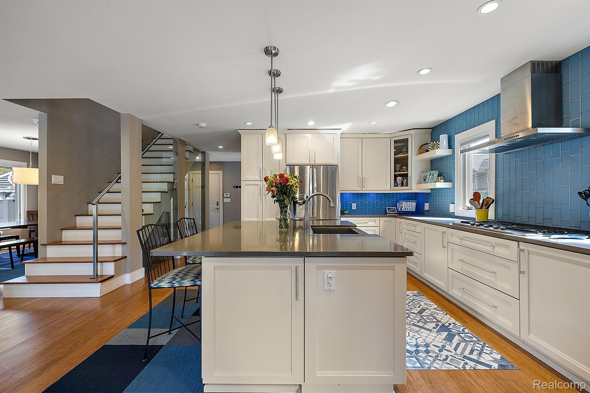 1699 Maryland Boulevard