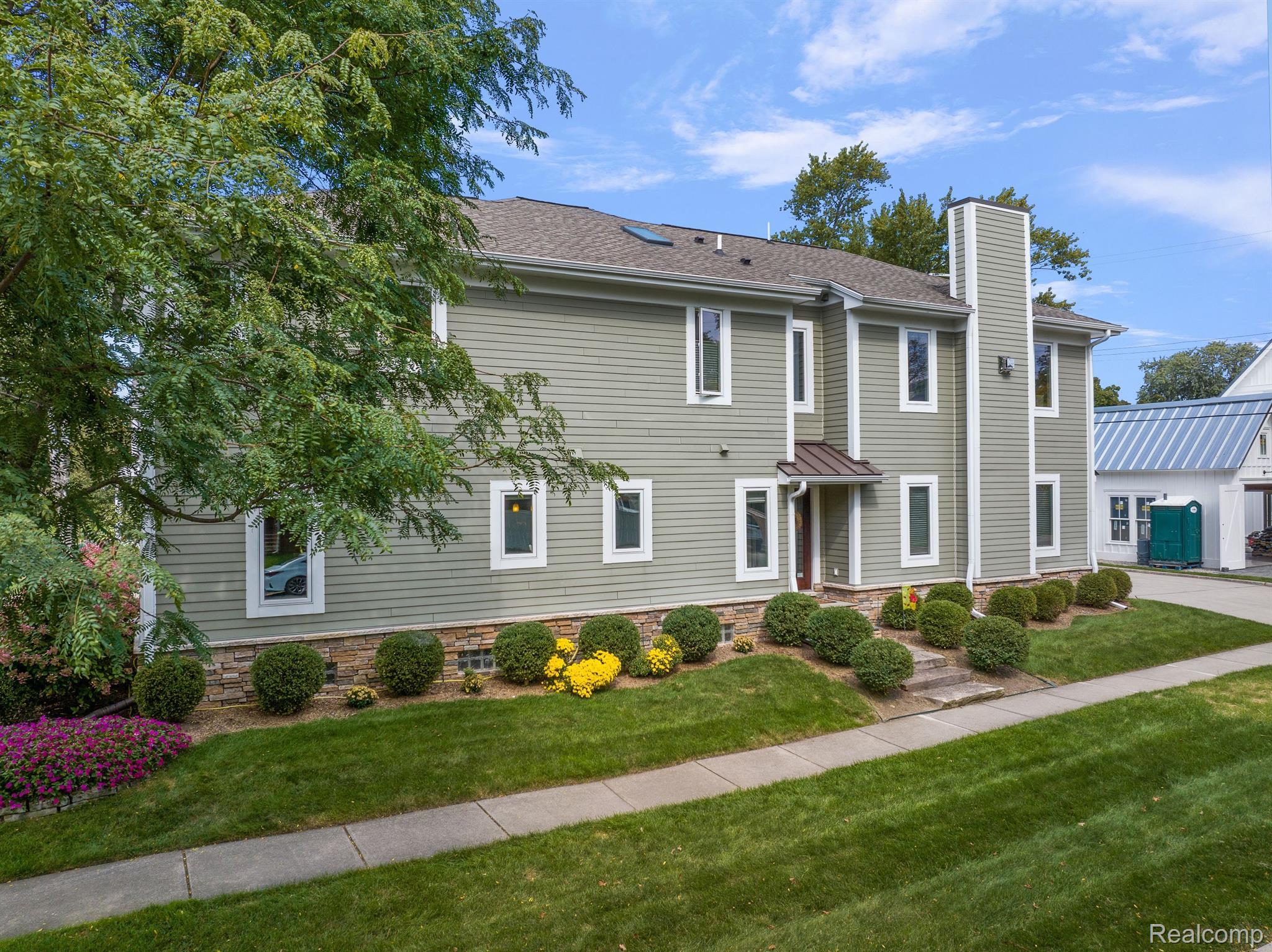 1699 Maryland Boulevard