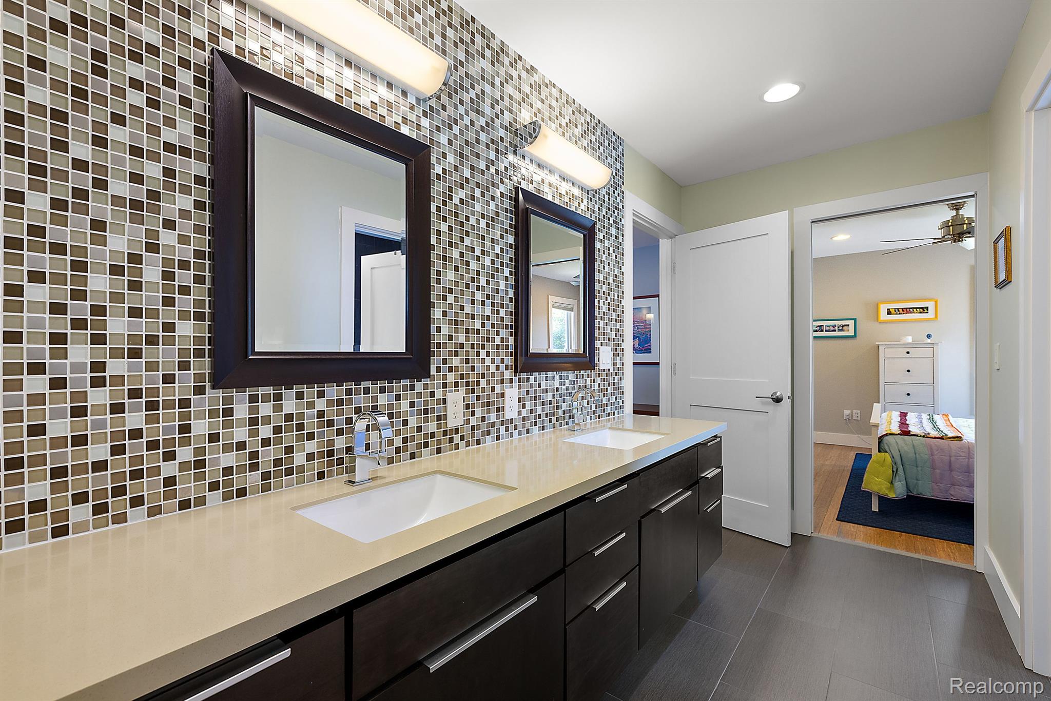 1699 Maryland Boulevard