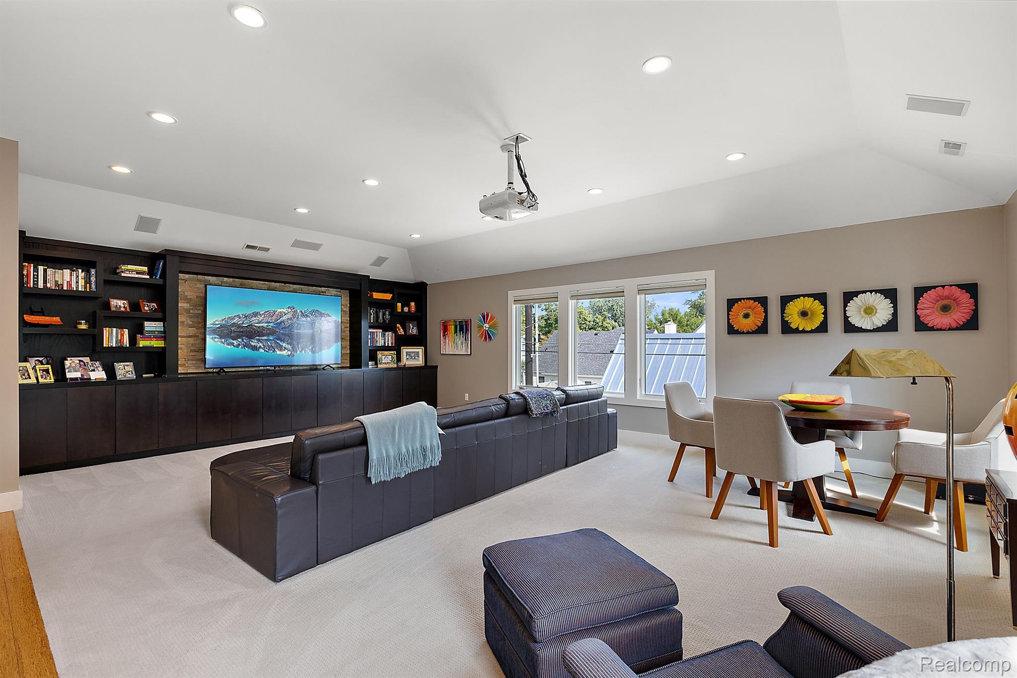 1699 Maryland Boulevard