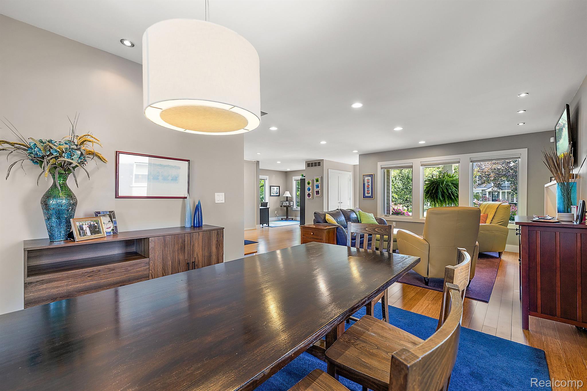 1699 Maryland Boulevard