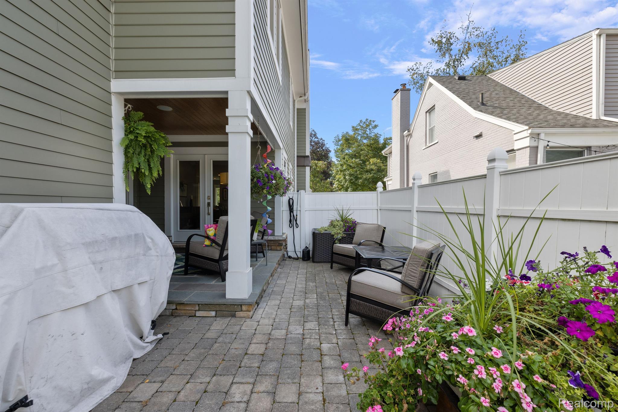 1699 Maryland Boulevard