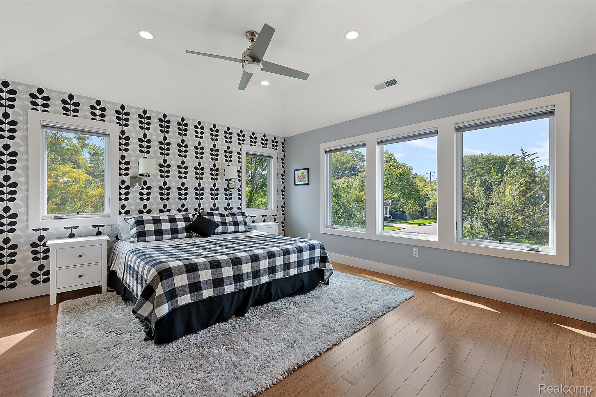 1699 Maryland Boulevard