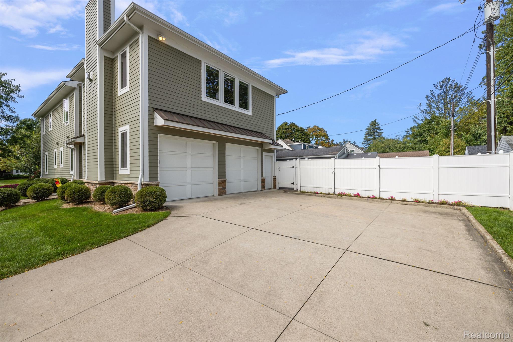 1699 Maryland Boulevard