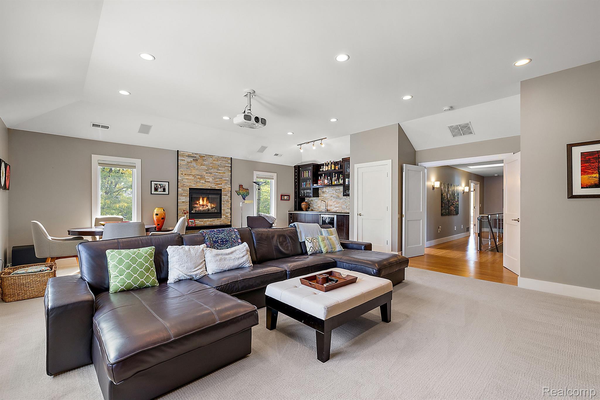 1699 Maryland Boulevard