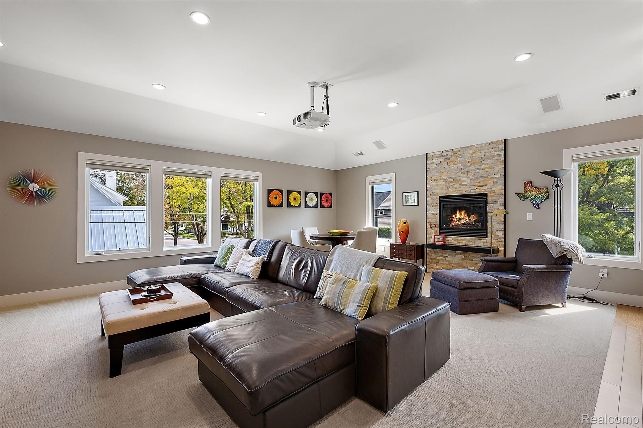 1699 Maryland Boulevard