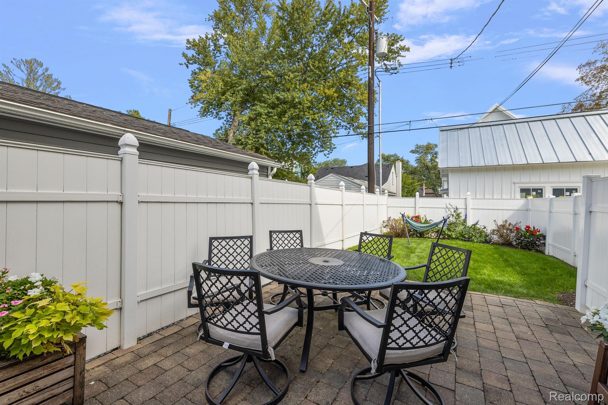 1699 Maryland Boulevard