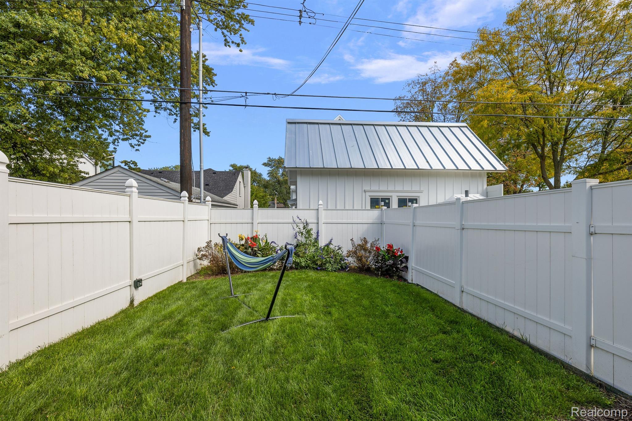 1699 Maryland Boulevard