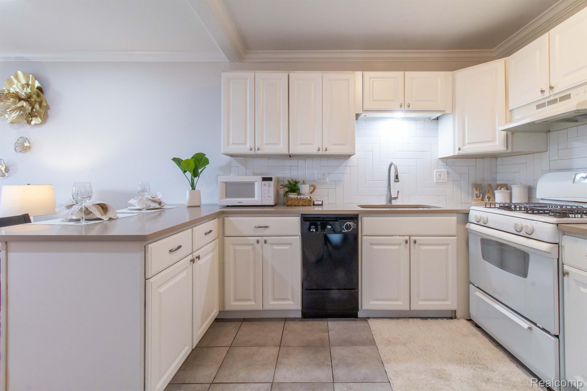 4645 Coolidge Highway 16