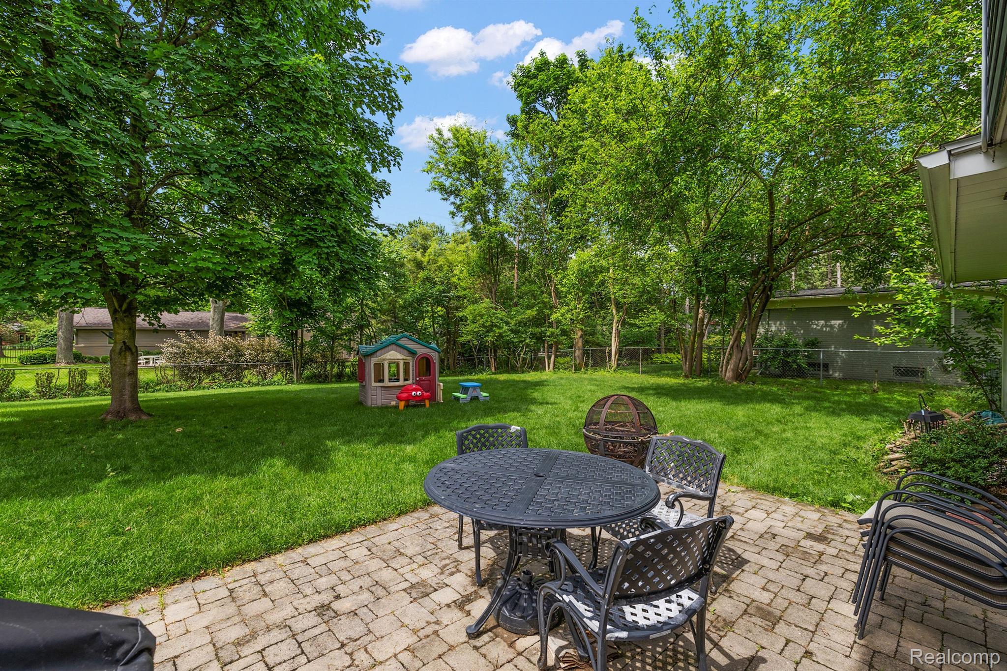 524 S Cranbrook Cross Road