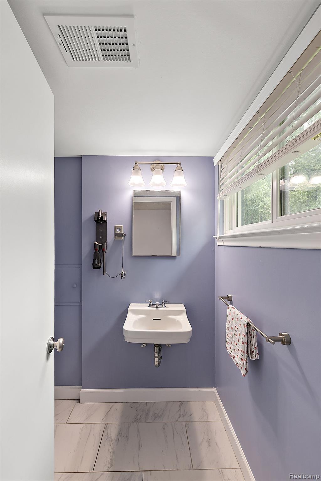 524 S Cranbrook Cross Road