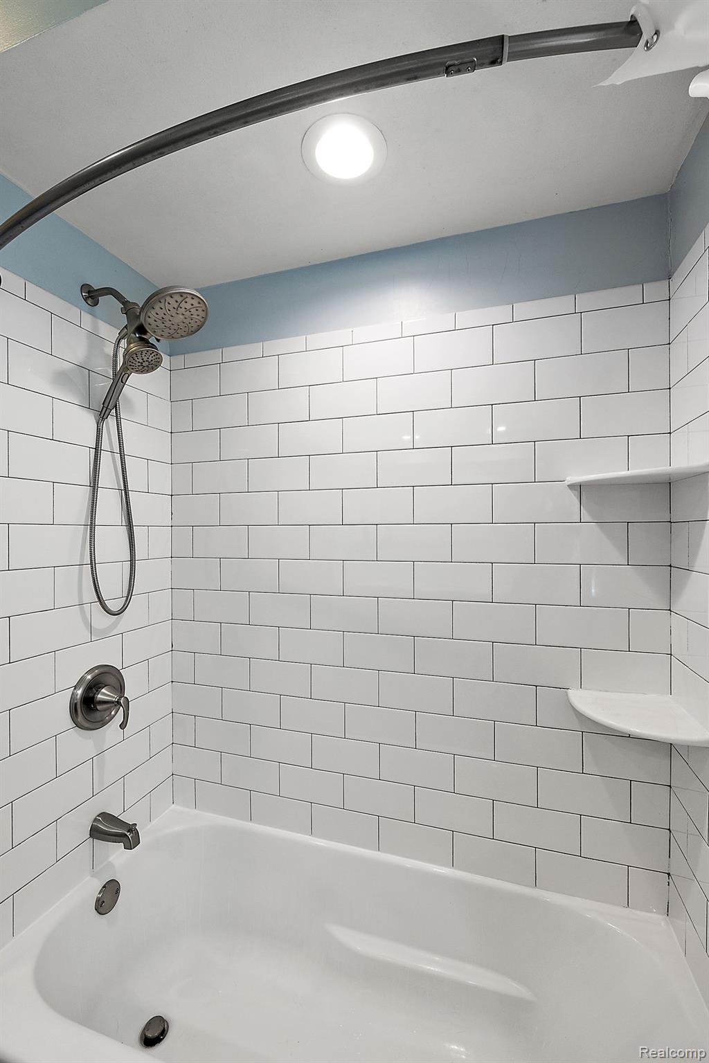 524 S Cranbrook Cross Road