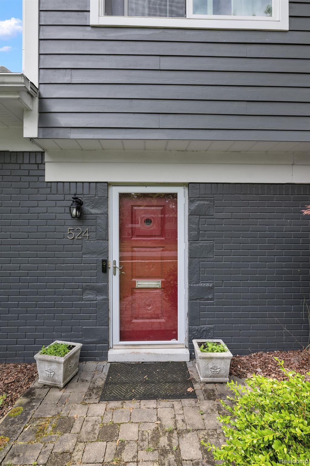 524 S Cranbrook Cross Road