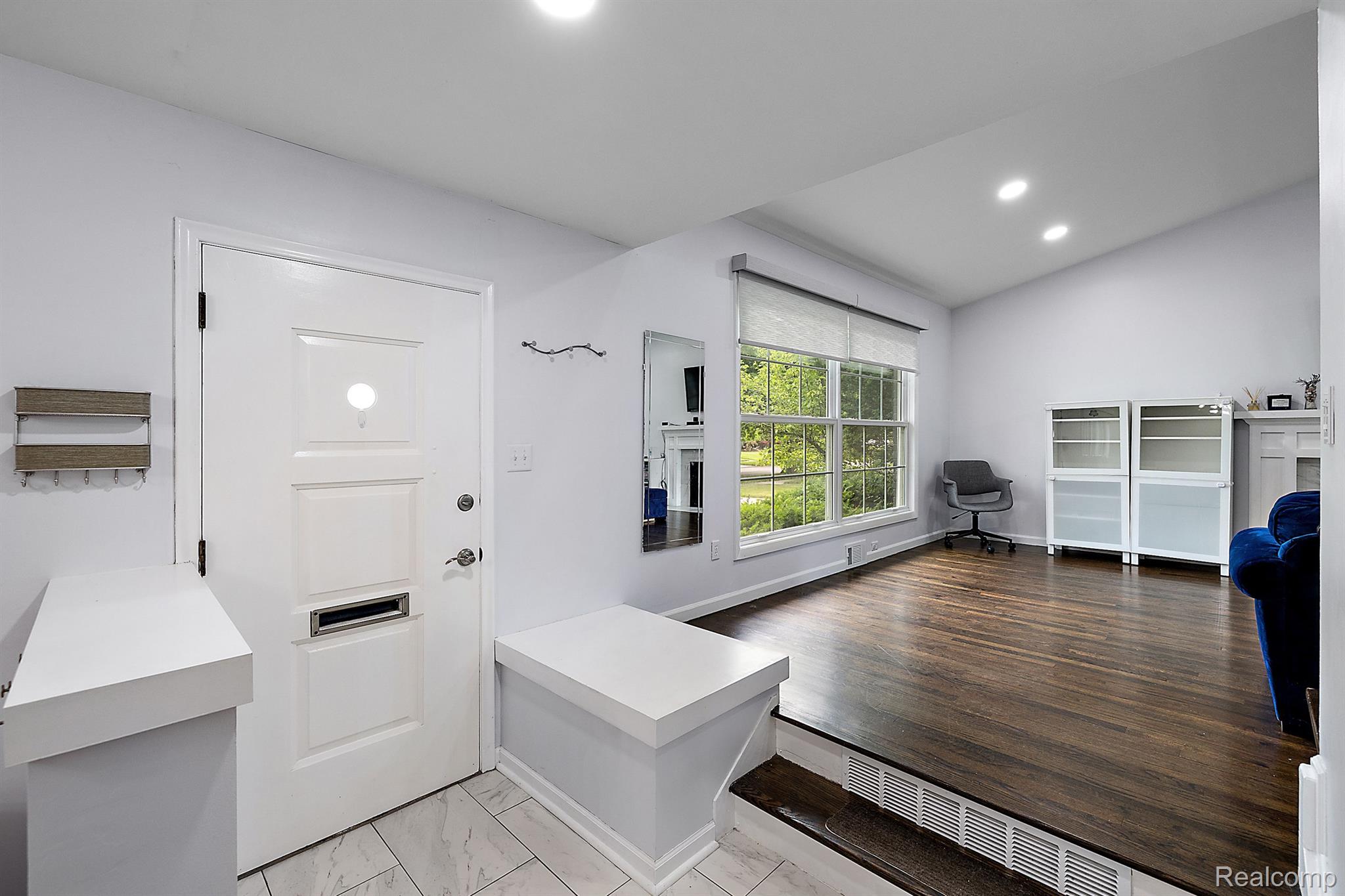 524 S Cranbrook Cross Road