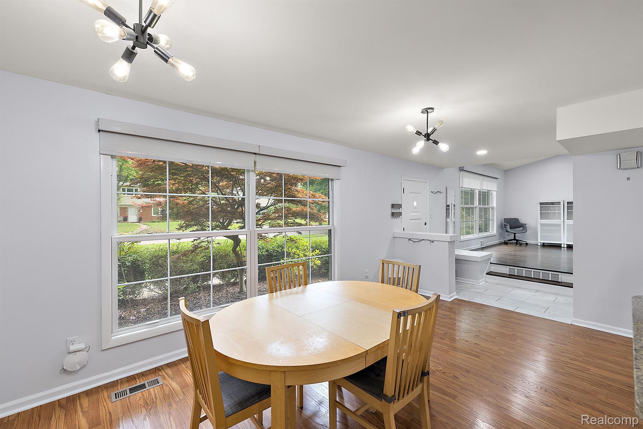 524 S Cranbrook Cross Road