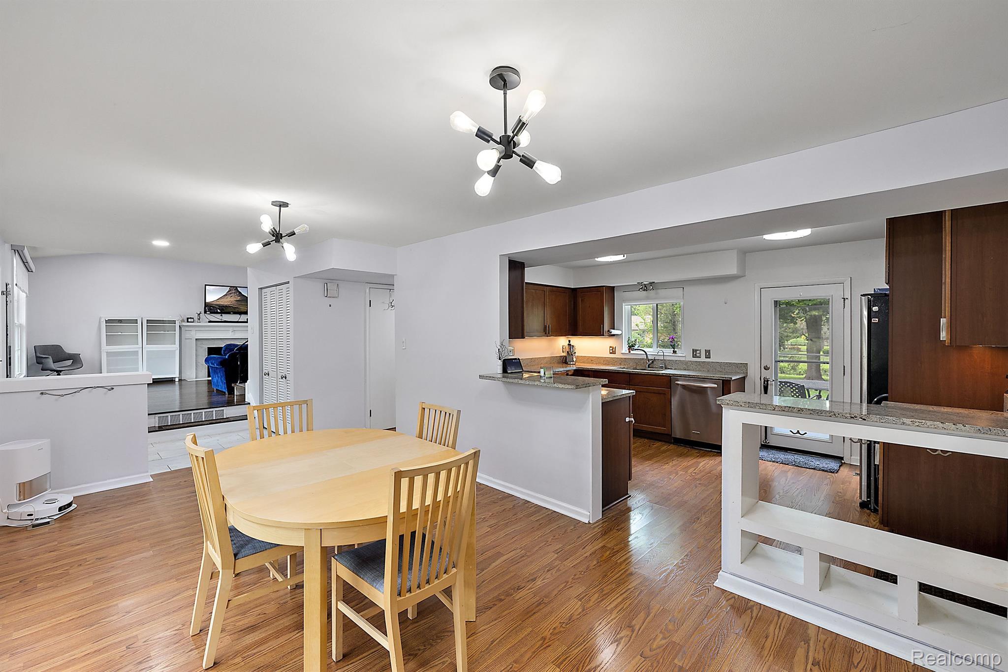 524 S Cranbrook Cross Road