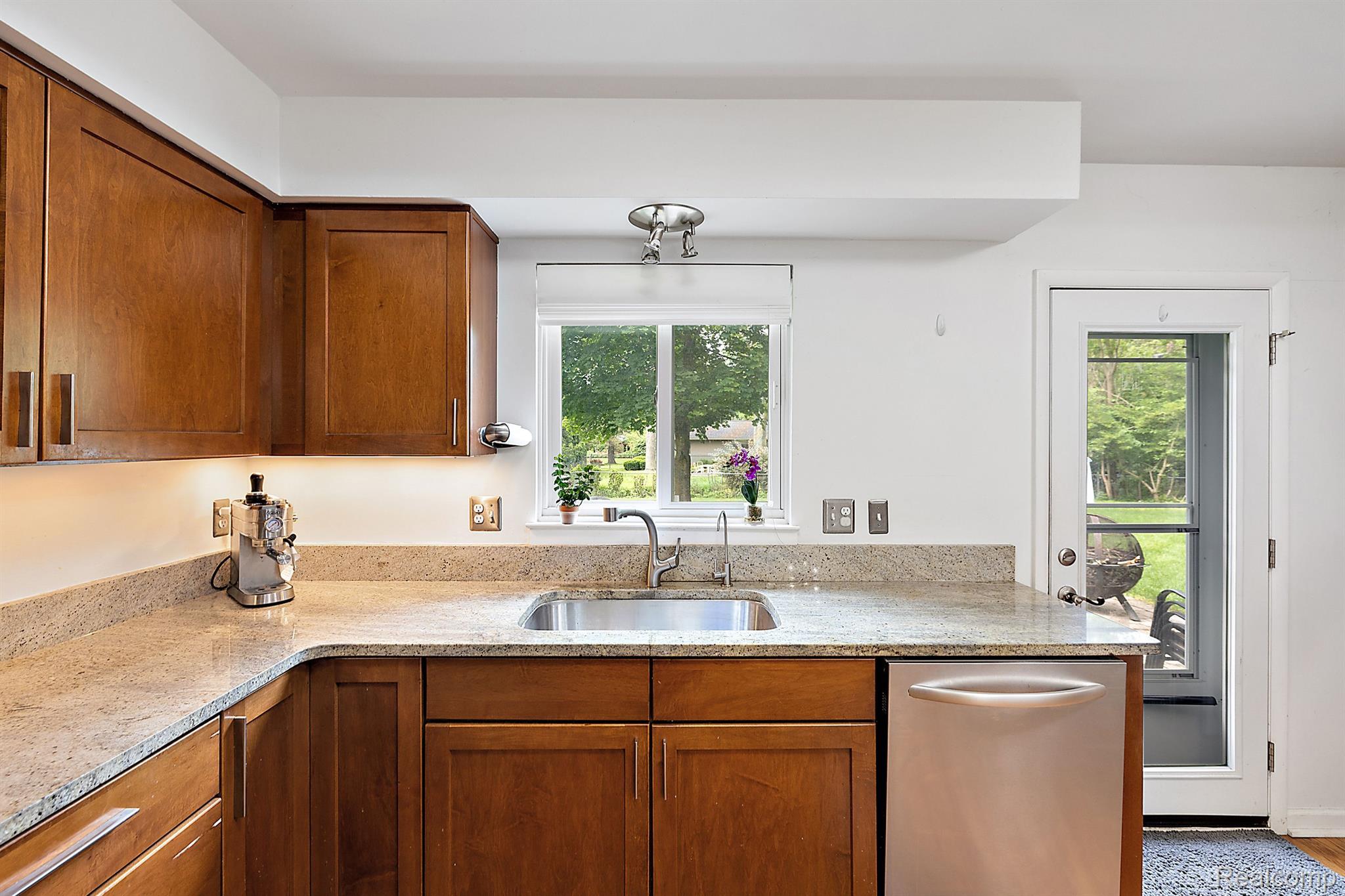 524 S Cranbrook Cross Road