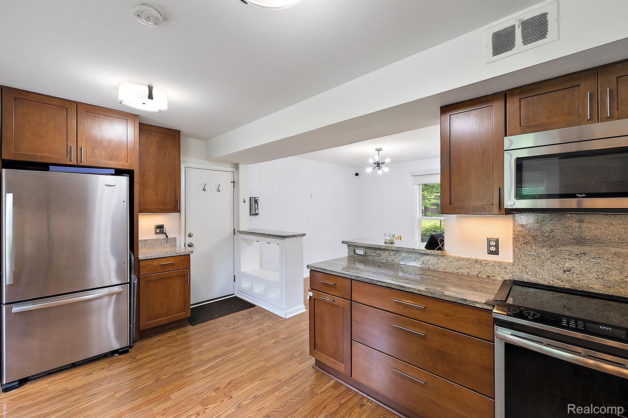 524 S Cranbrook Cross Road