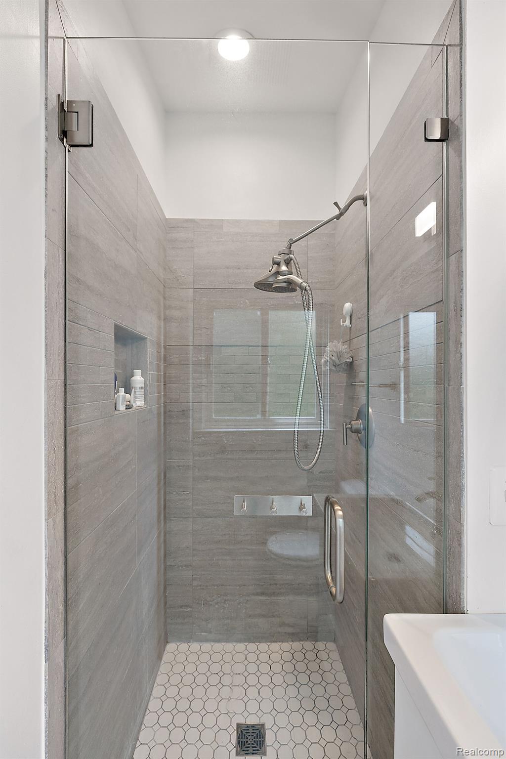 524 S Cranbrook Cross Road