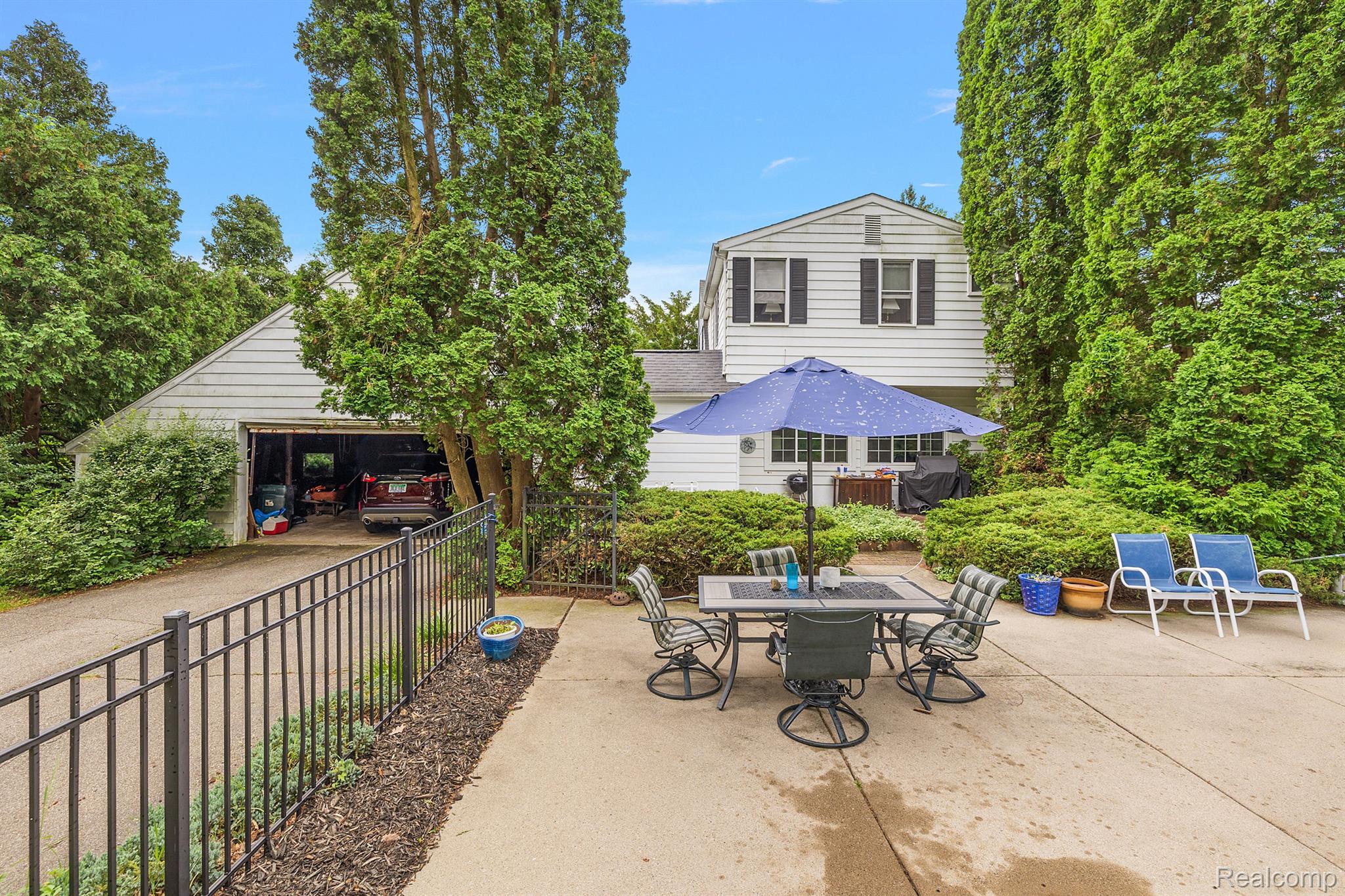 2088 Eastman Boulevard