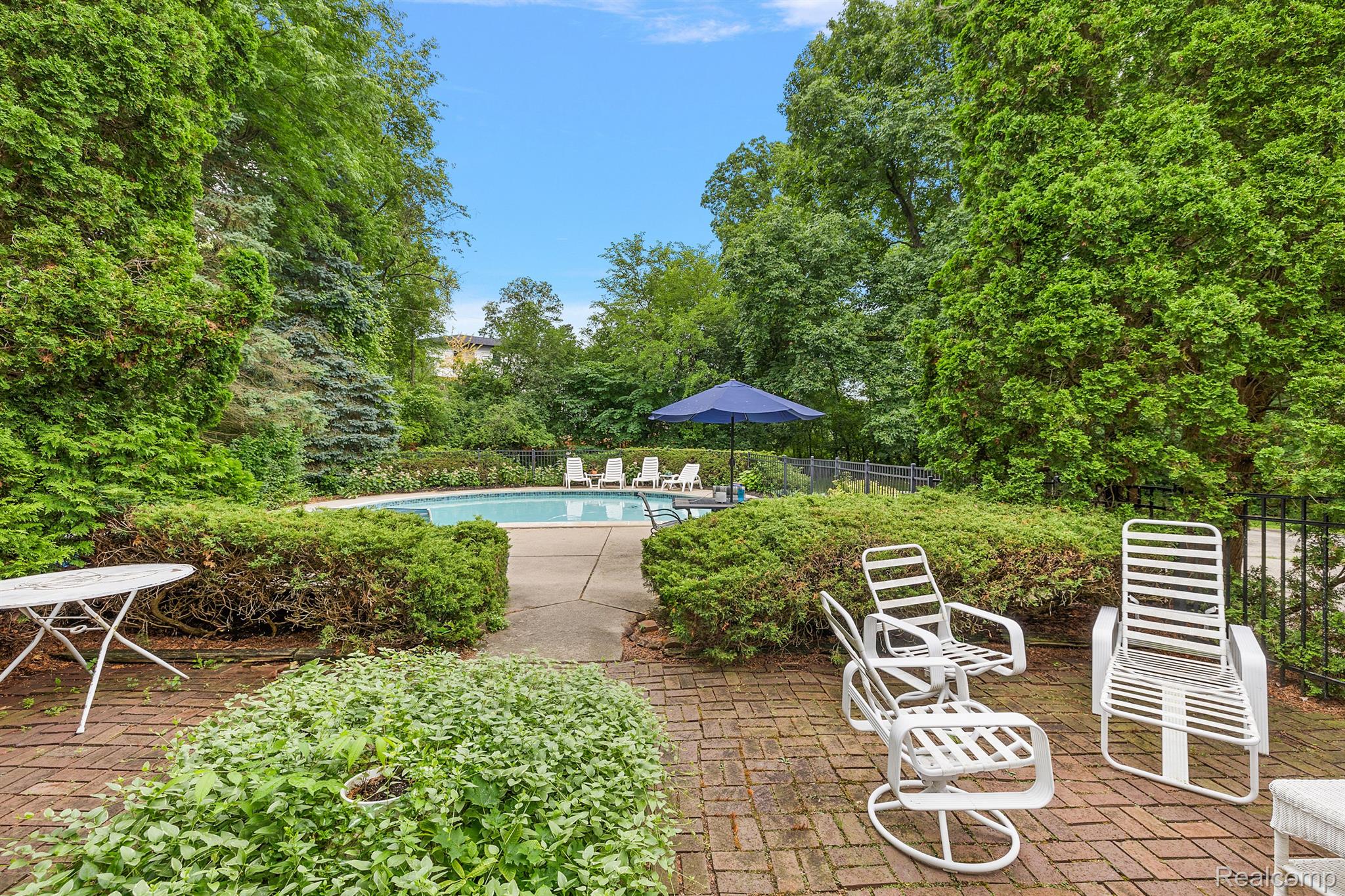 2088 Eastman Boulevard