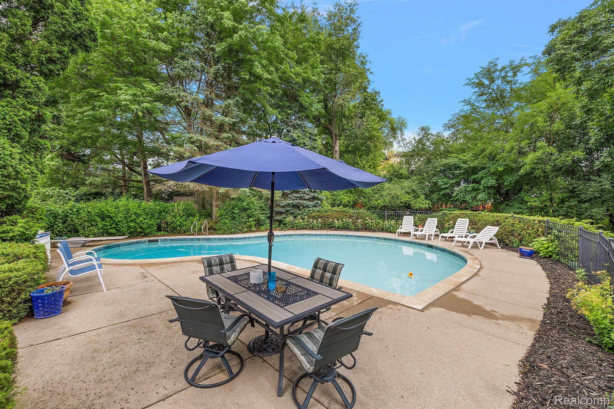 2088 Eastman Boulevard