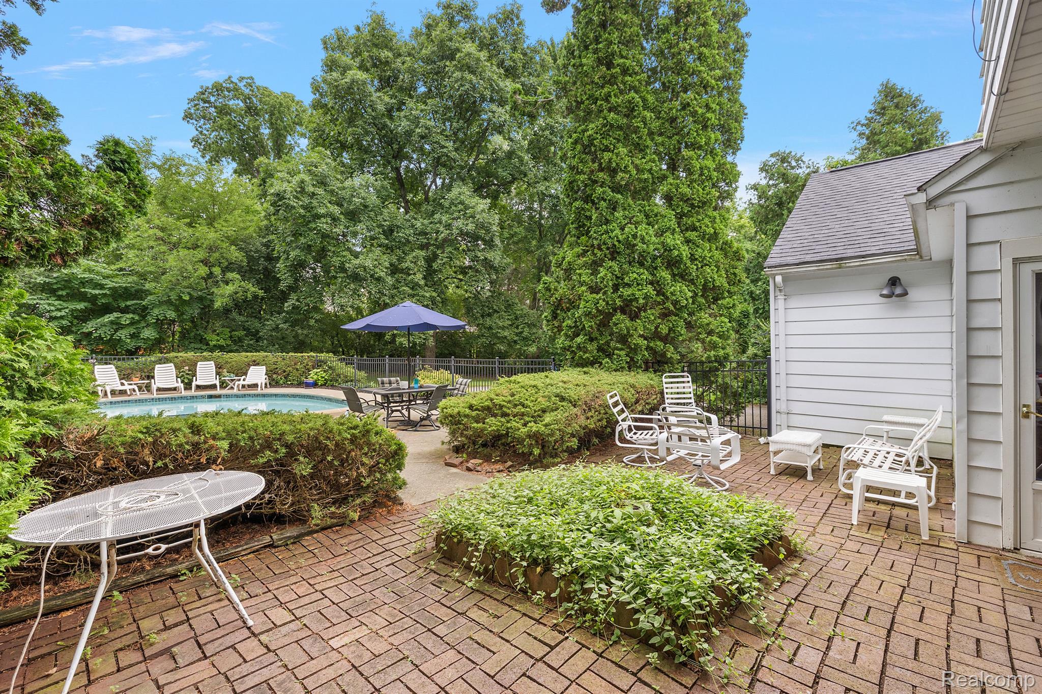 2088 Eastman Boulevard