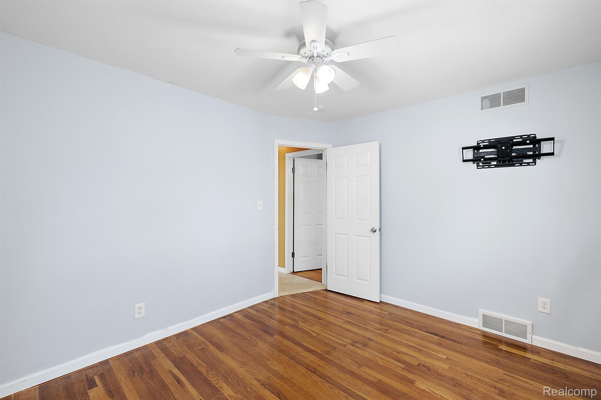 32001 Schoenherr Road