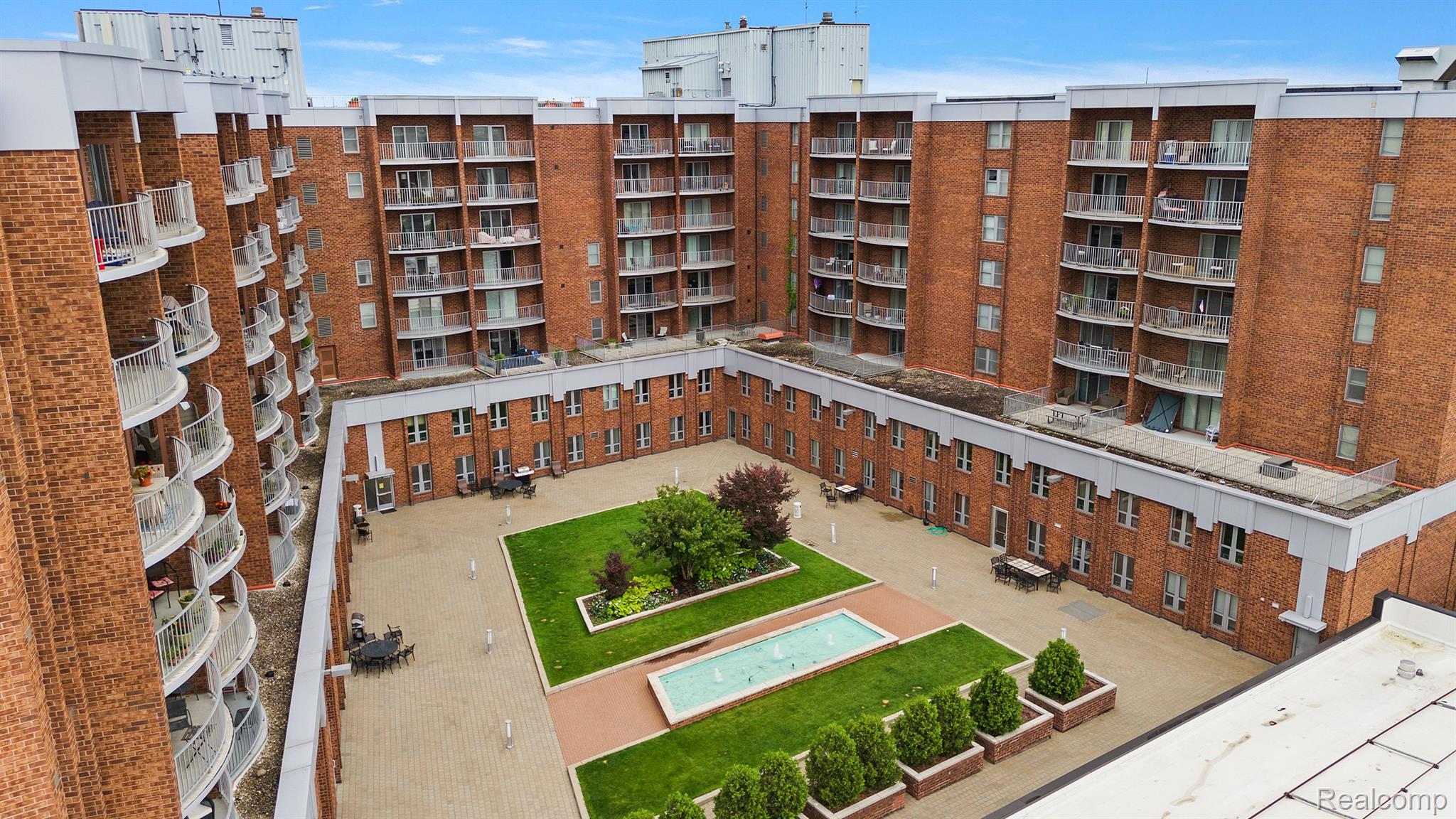 411 S Old Woodward Avenue 801