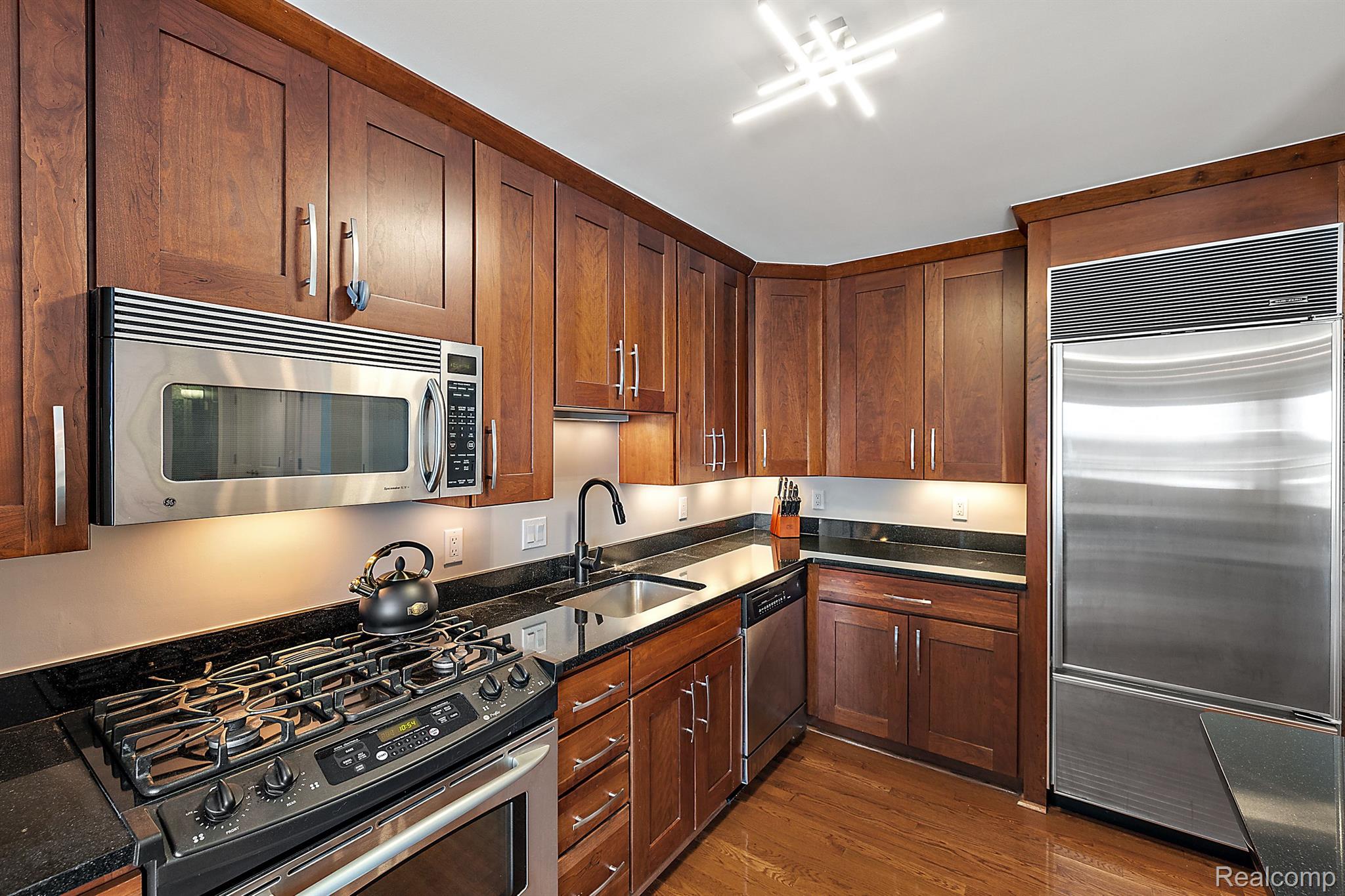 411 S Old Woodward Avenue 801